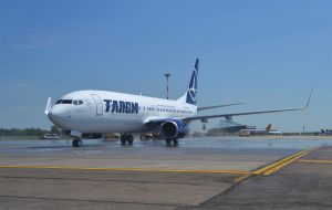 Avion TAROM la Otopeni. Boeing 737-800, YR-BGJ